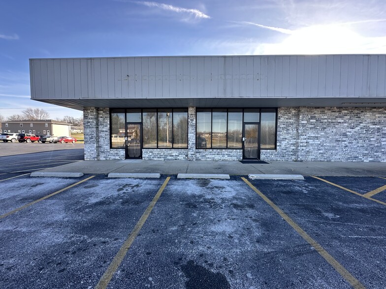 7130-7154 Missouri 14 Hwy, Sparta, MO for lease - Building Photo - Image 2 of 3