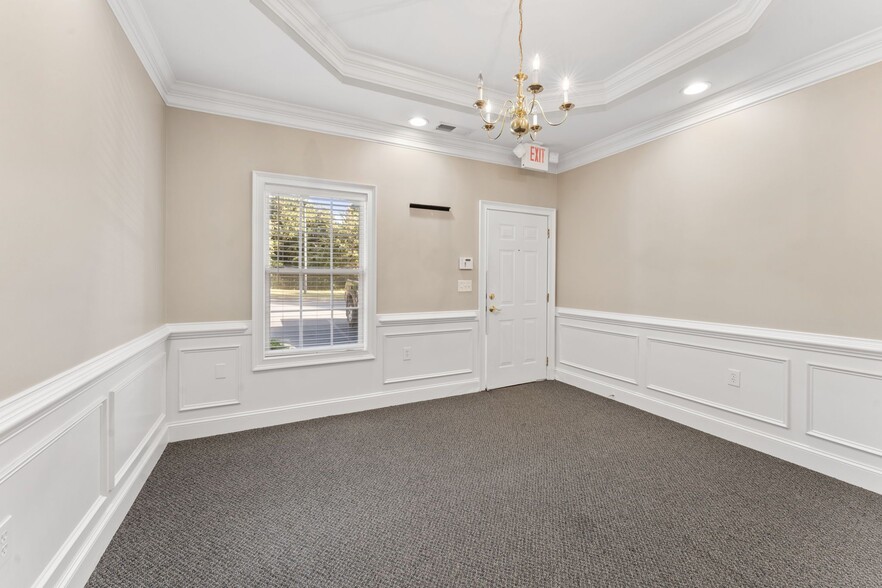 2440 Sandy Plains Rd, Marietta, GA for lease - Lobby - Image 3 of 11