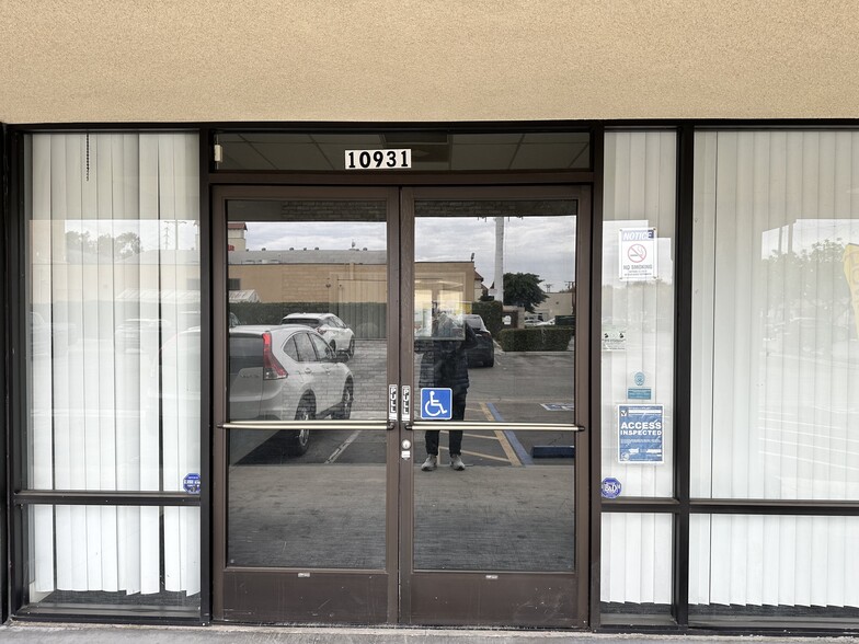 10931-10991 Rosecrans Ave, Norwalk, CA for lease - Building Photo - Image 2 of 7