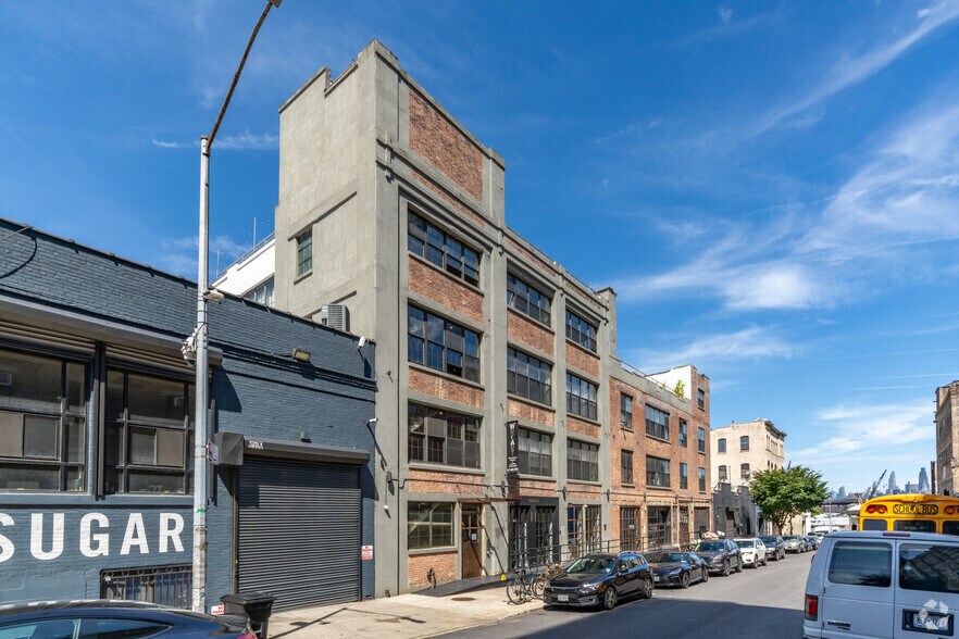 36 Waverly Ave, Brooklyn, NY for lease - Primary Photo - Image 1 of 6