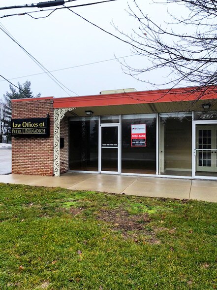 16744-16750 E 14 Mile Rd, Fraser, MI for lease - Building Photo - Image 2 of 9