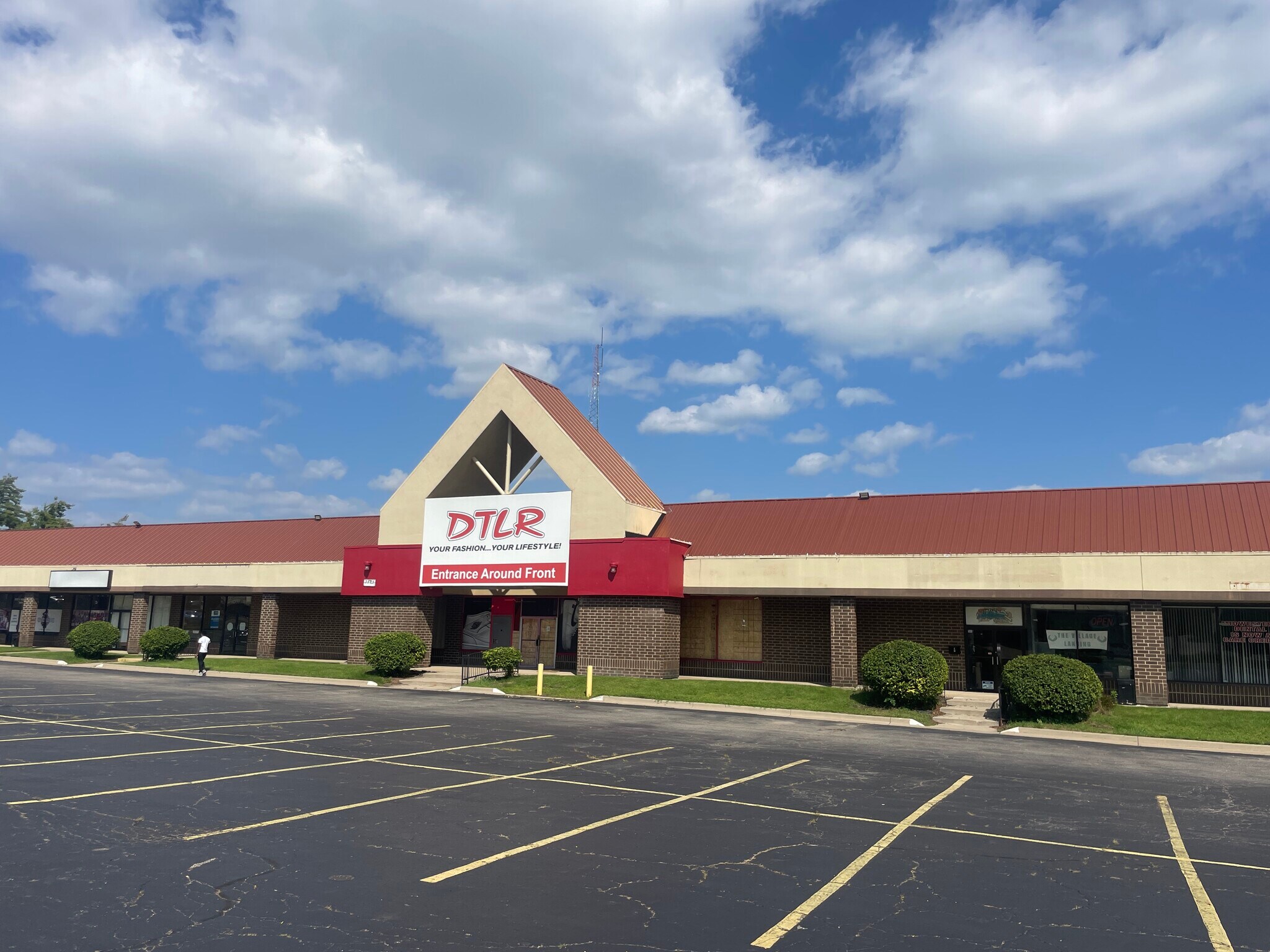 921 W Holmes Rd, Lansing, MI for sale Primary Photo- Image 1 of 1