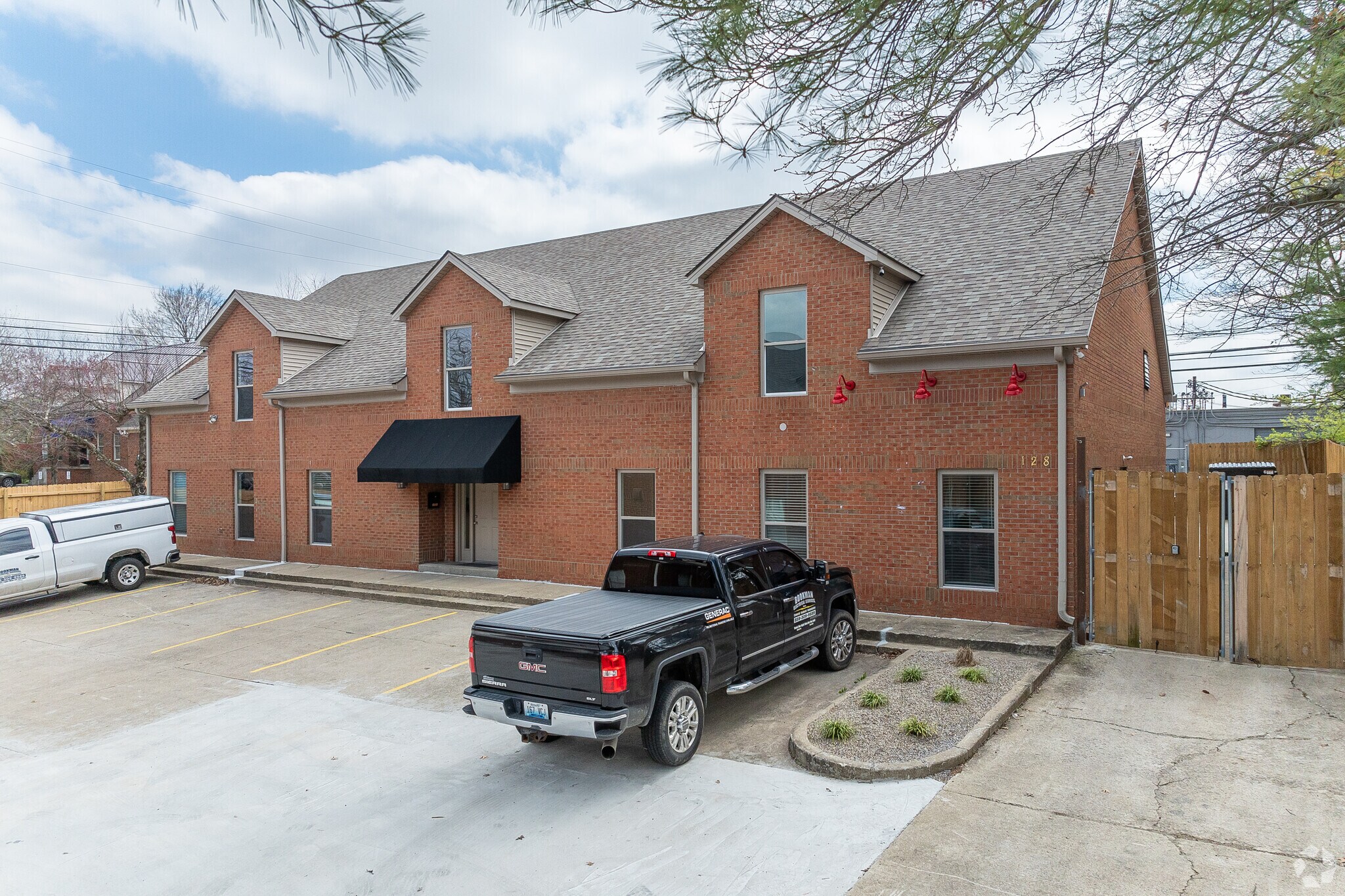 128 Dennis Dr, Lexington, KY for sale Building Photo- Image 1 of 1