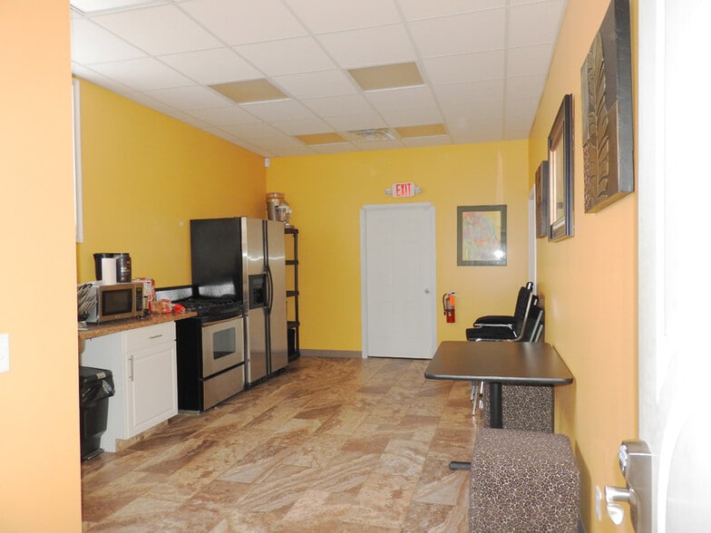 440 Niagara Falls Blvd, Buffalo, NY for sale - Interior Photo - Image 3 of 11