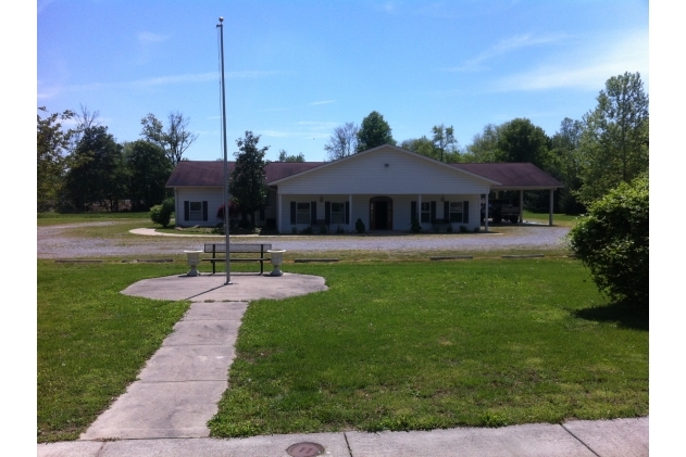 803 W Robinson St, Wayne City, IL for sale - Primary Photo - Image 1 of 1