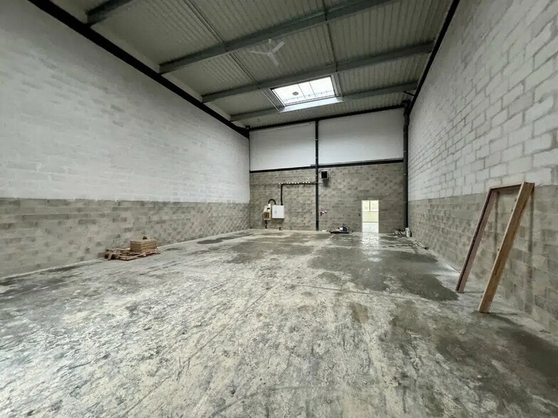 Flex in Flins-sur-Seine for sale - Interior Photo - Image 2 of 8