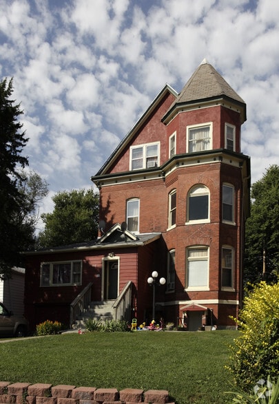 1018 S 31st St, Omaha, NE for sale - Primary Photo - Image 2 of 3