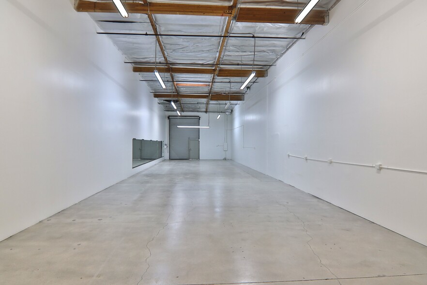 5770 Nicolle St, Ventura, CA for lease - Building Photo - Image 2 of 12