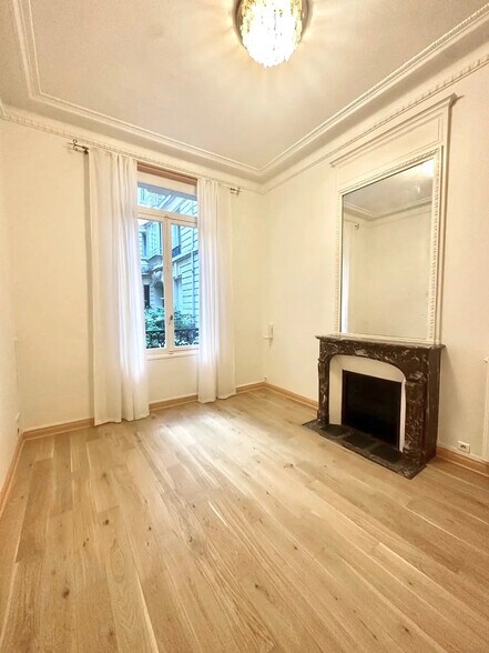 Office in Paris for lease - Interior Photo - Image 1 of 5