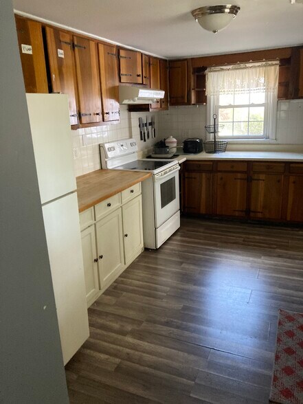 310 Frosty Hollow Rd, Levittown, PA for sale - Interior Photo - Image 3 of 10