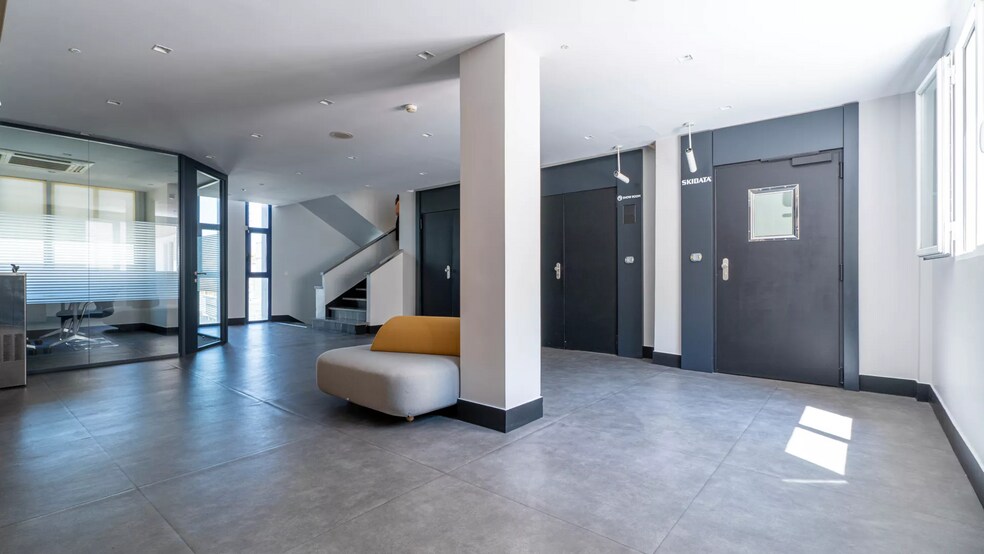 Office in Alcobendas, Madrid for lease - Interior Photo - Image 2 of 19
