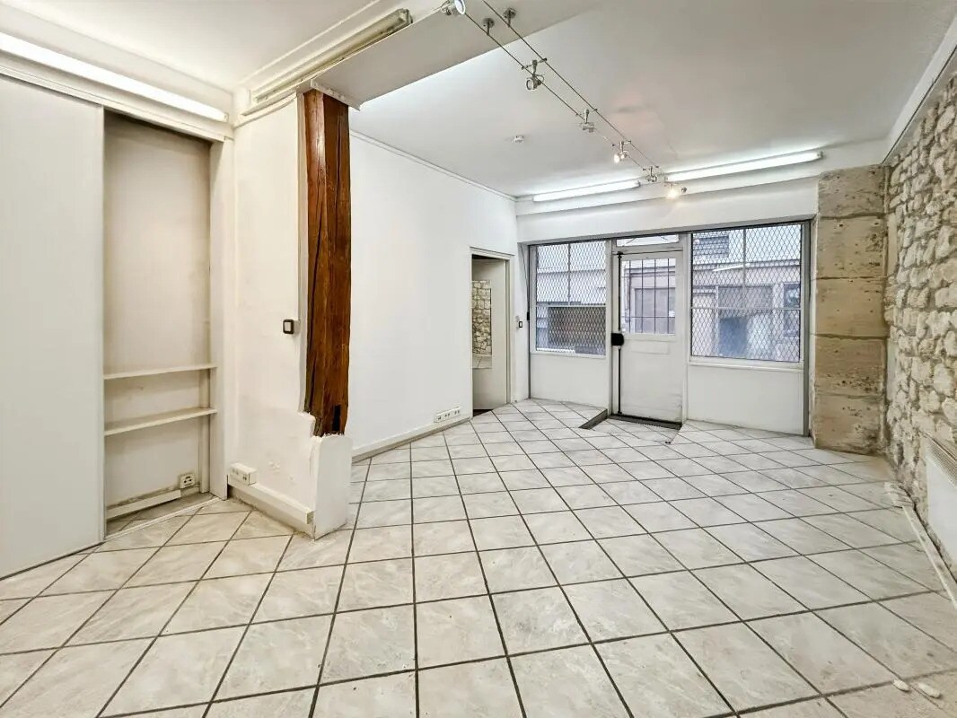 Retail in Paris for lease Building Photo- Image 1 of 9