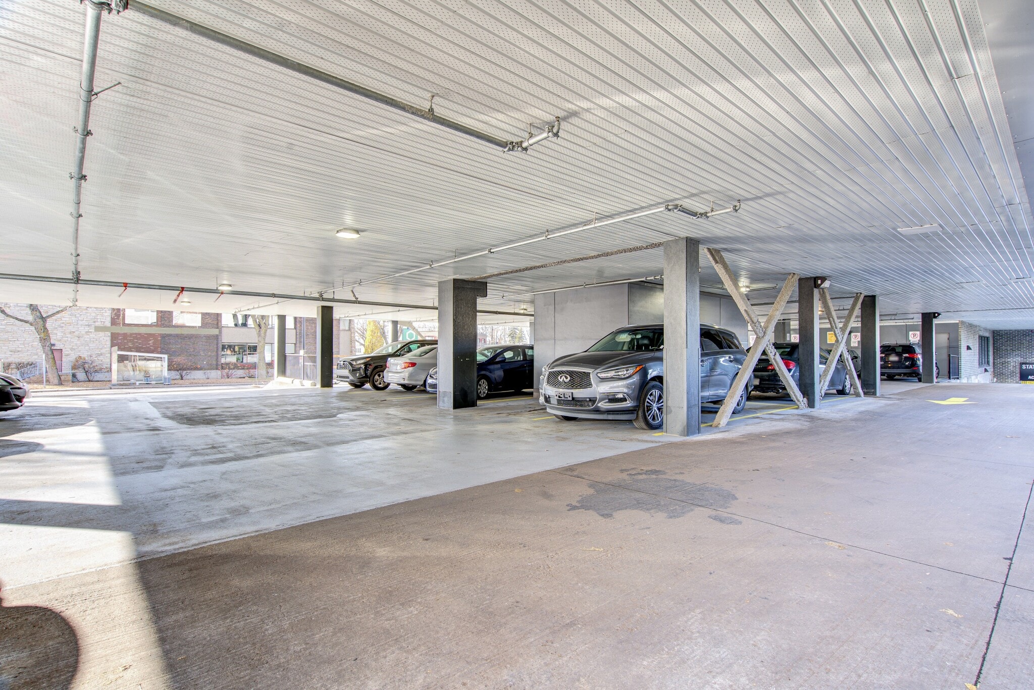 12421 Boul Lacordaire Montréal N, Montreal-Nord, QC for sale Interior Photo- Image 1 of 10