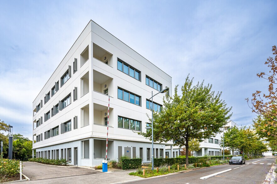 Office in Lyon for lease - Building Photo - Image 3 of 4