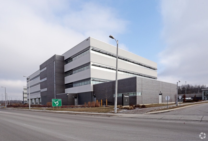 2240 University Ave E, Waterloo, ON for lease - Building Photo - Image 3 of 3