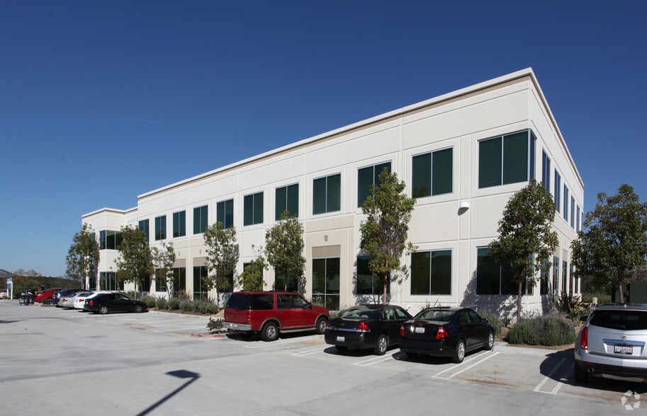 12975 Brookprinter Pl, Poway, CA for lease - Building Photo - Image 1 of 7