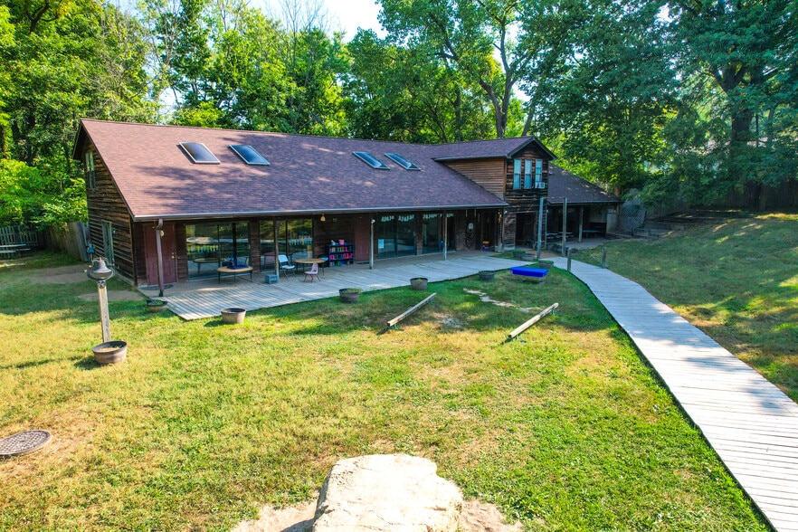 2505 E Walnut St, Columbia, MO for lease - Primary Photo - Image 1 of 11