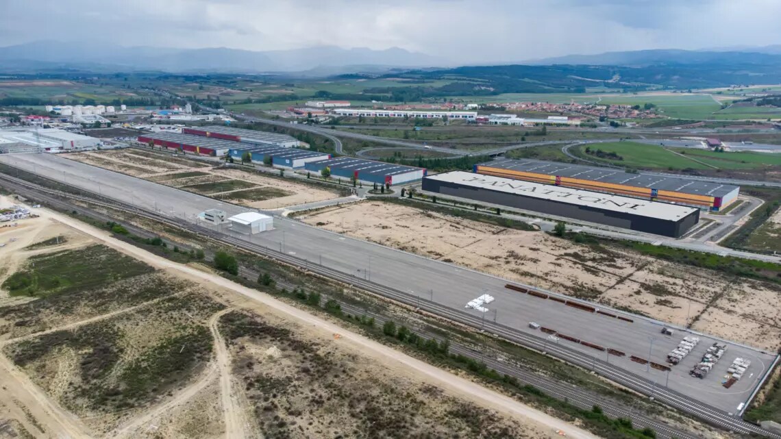 Industrial la Coba Poligonoa, 15, Erriberabeitia, Álava for lease Building Photo- Image 1 of 9