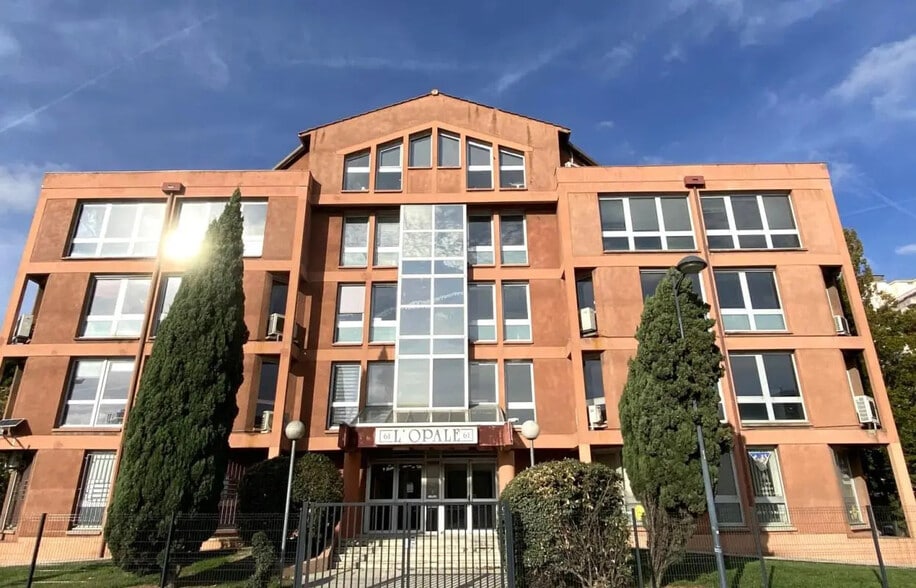 Office in Toulouse for lease - Building Photo - Image 1 of 7