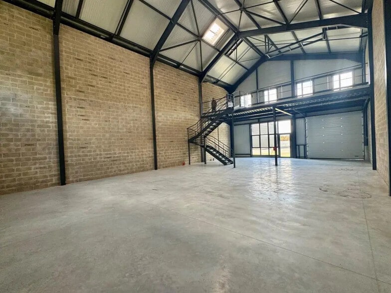 Flex in Groslay for lease - Interior Photo - Image 3 of 7