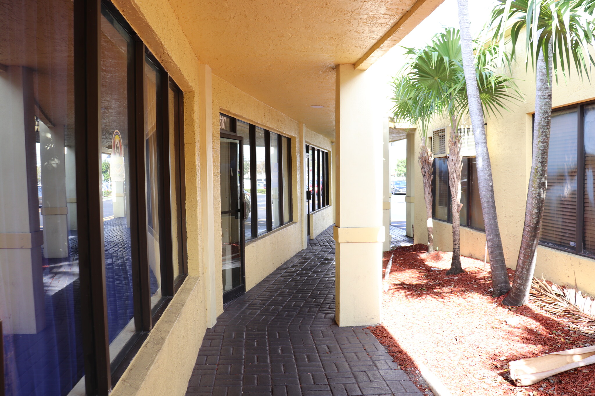 4373-4399 N University Dr, Fort Lauderdale, FL for lease Building Photo- Image 1 of 8