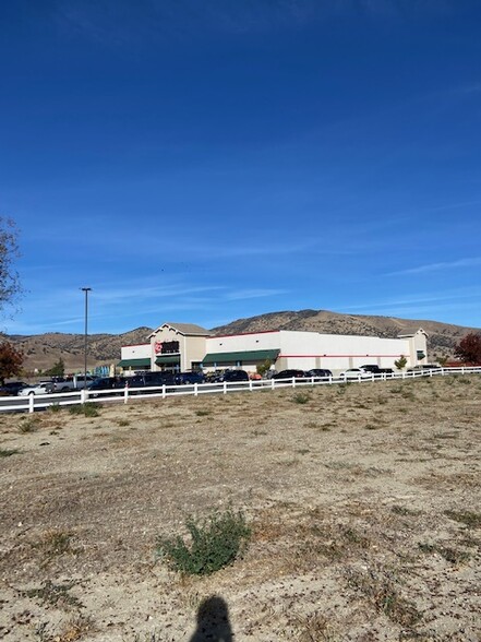 408 N Mill St, Tehachapi, CA for sale - Building Photo - Image 3 of 7