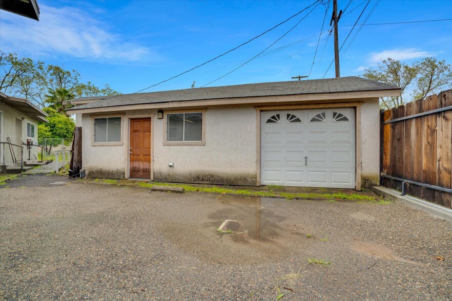 573-583 Minaret Ave, Turlock, CA for sale - Building Photo - Image 3 of 16