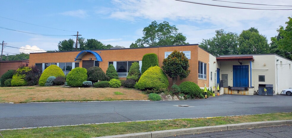 1165 Globe Ave, Mountainside, NJ for lease - Primary Photo - Image 1 of 1