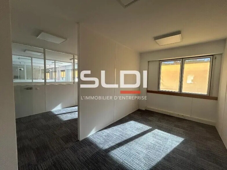 Office in Écully for lease - Interior Photo - Image 3 of 12