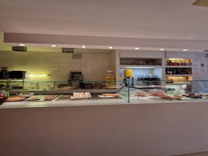 Retail in Barcelona, Barcelona for lease Interior Photo- Image 2 of 3