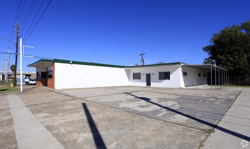 101 Center St, Deer Park, TX for sale - Building Photo - Image 2 of 5