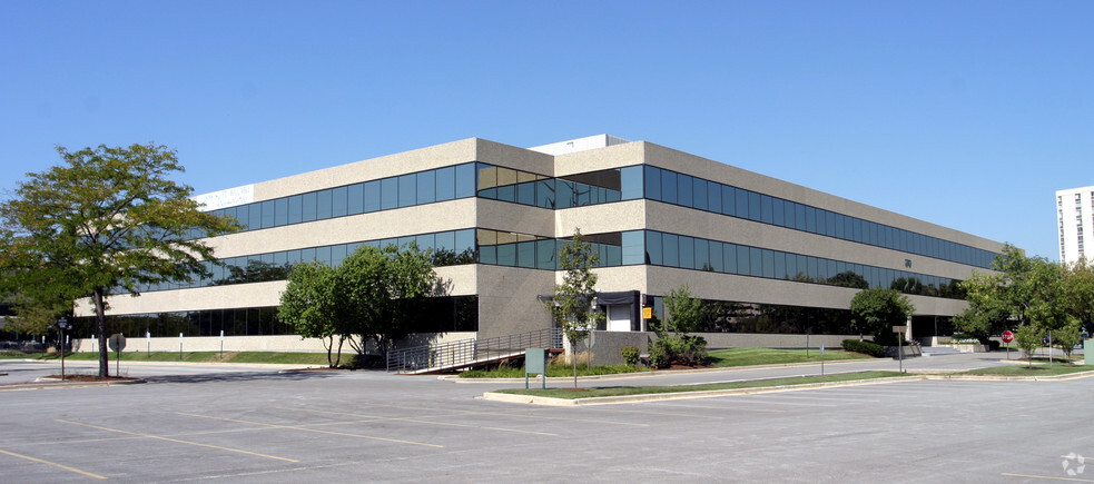 2707 Butterfield Rd, Oak Brook, IL for lease - Building Photo - Image 2 of 18