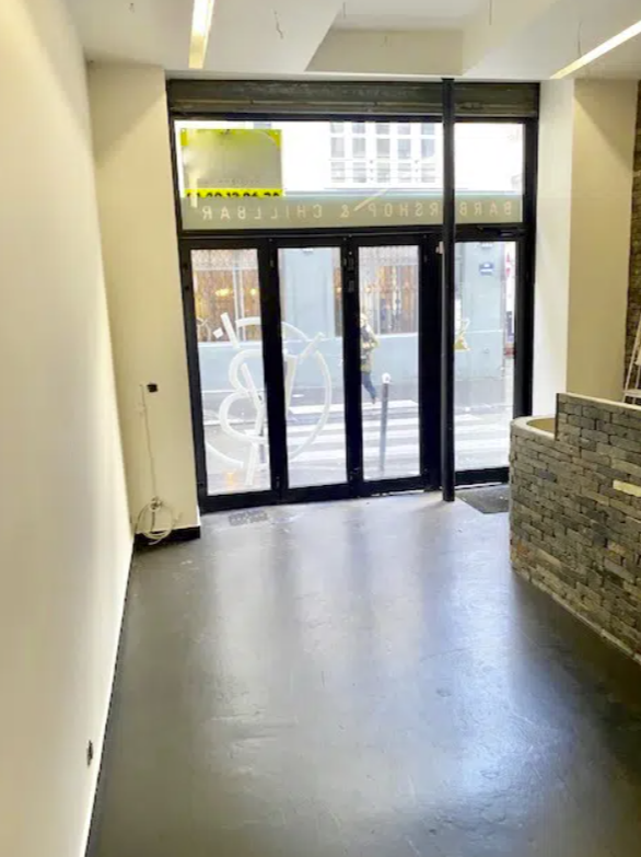 Retail in Paris for lease Interior Photo- Image 1 of 6