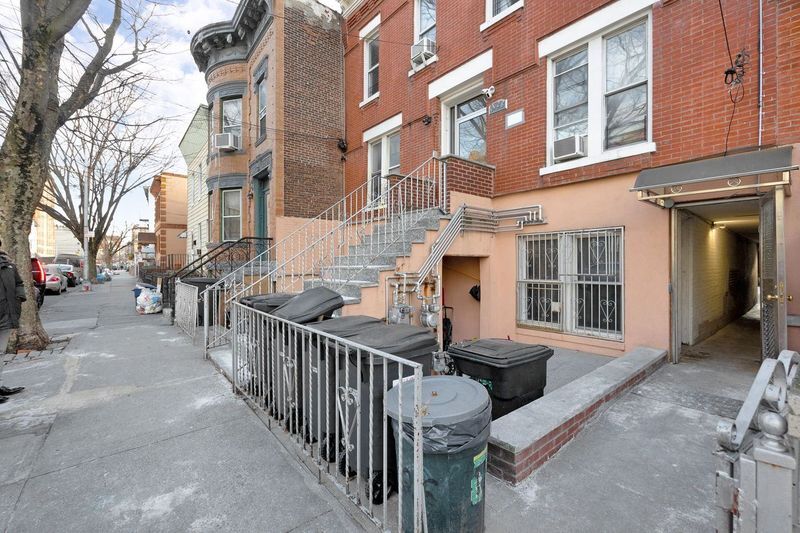 14-26 30th Dr, Astoria, NY for sale - Building Photo - Image 1 of 6