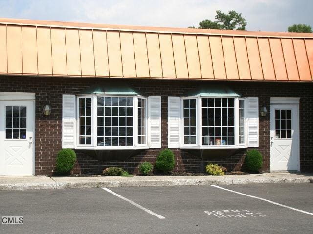 3850 Main St, Bridgeport, CT for lease - Building Photo - Image 1 of 12