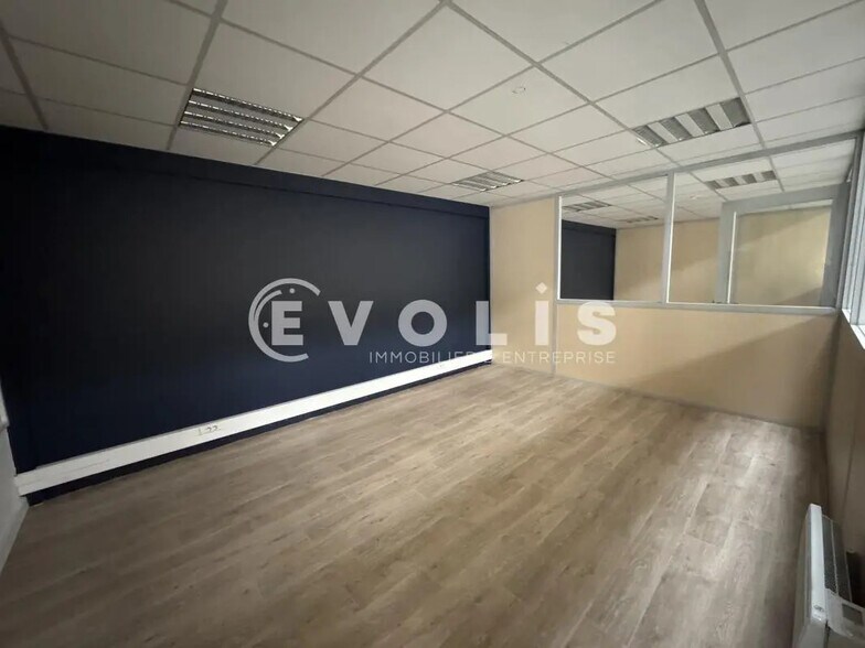 Flex in Camon for lease - Interior Photo - Image 3 of 6