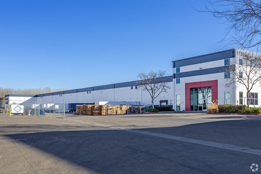 11960 S Harlan Rd, Lathrop, CA for sale - Primary Photo - Image 1 of 1