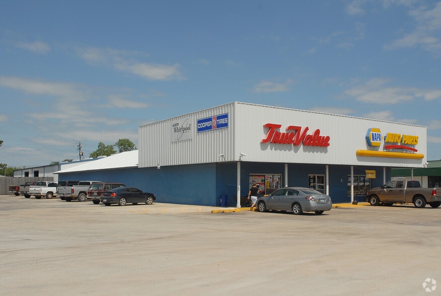 1414 State 124 Hwy, Winnie, TX 77665