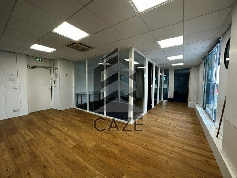 Office in Bordeaux for lease - Building Photo - Image 2 of 5