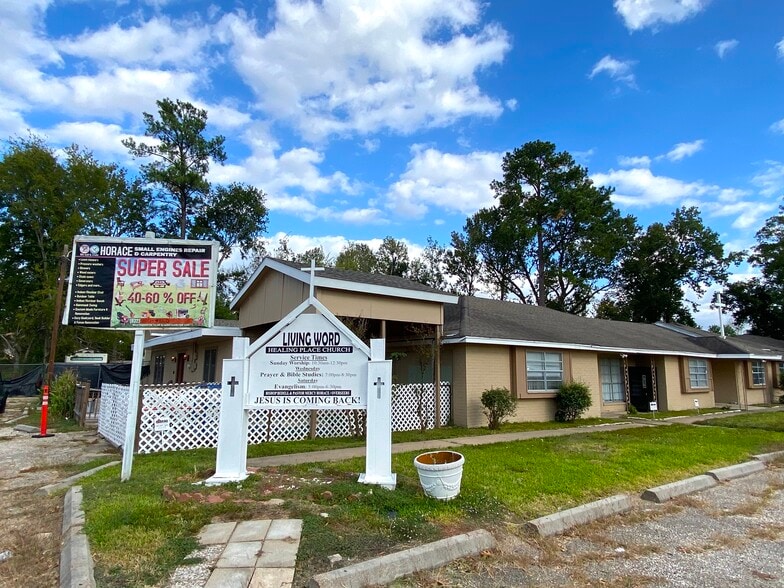 15518 Silver Ridge Dr, Houston, TX for sale - Building Photo - Image 3 of 30