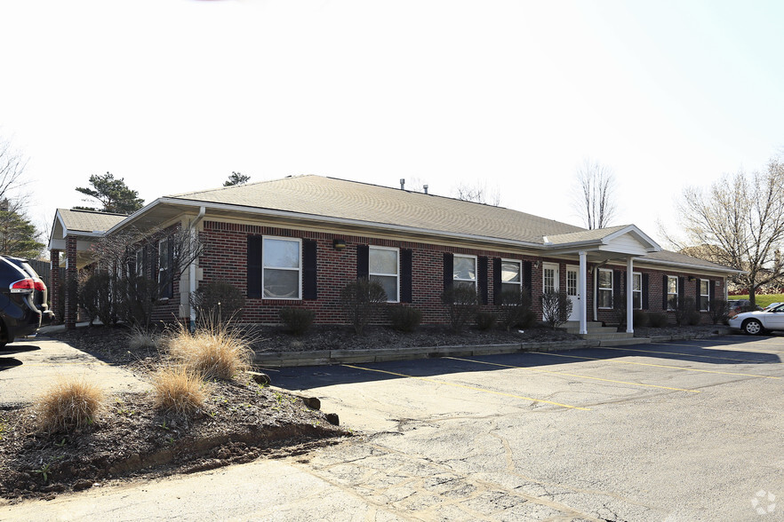 8043 Corporate Cir, North Royalton, OH for sale - Building Photo - Image 3 of 4