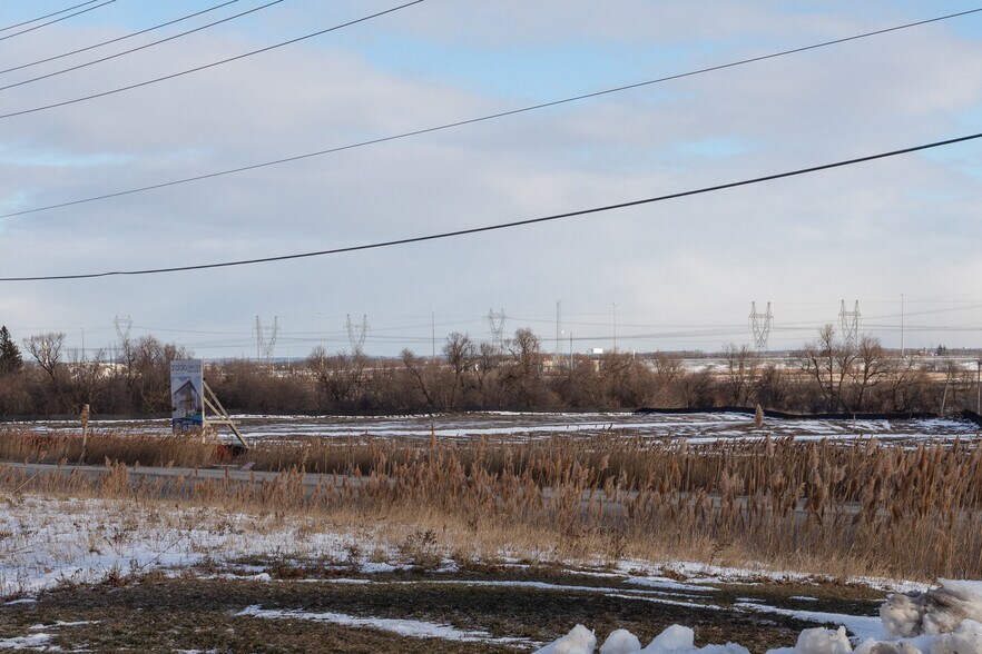8811 Huntington Rd, Vaughan, ON for lease - Building Photo - Image 2 of 4