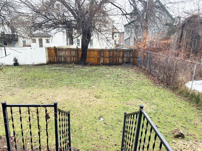 458 Broadway, Kingston, NY for sale - Building Photo - Image 1 of 1