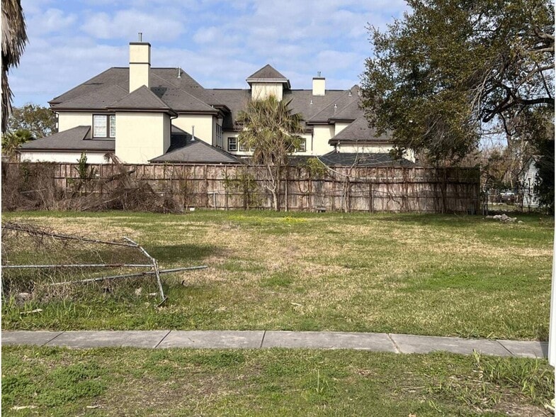 121-123 Van Molan St, Houston, TX for sale - Building Photo - Image 2 of 9