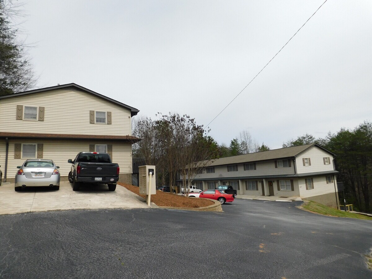 55 Nottingham Trl, Toccoa, GA 30577