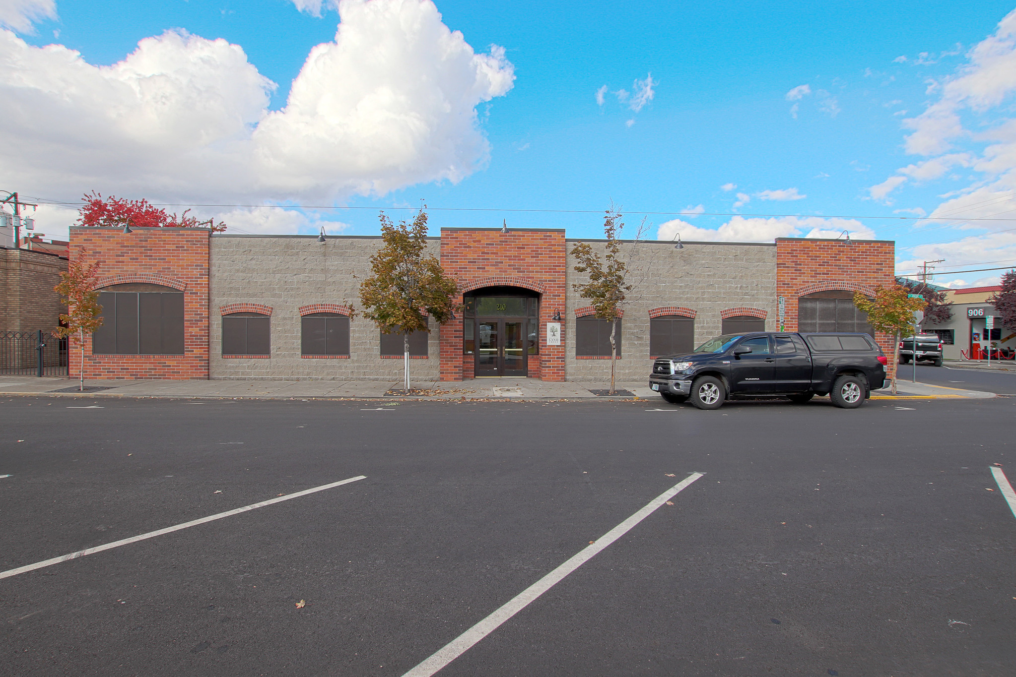 210 NW Irving Ave, Bend, OR for lease Building Photo- Image 1 of 14