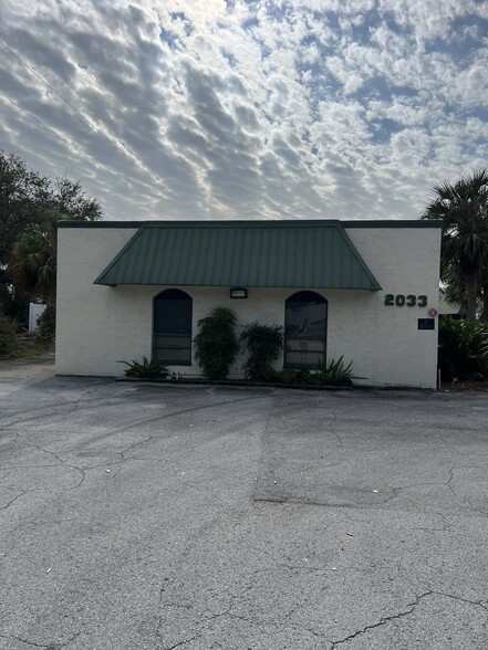 2033 E Edgewood Dr, Lakeland, FL for lease - Building Photo - Image 1 of 9