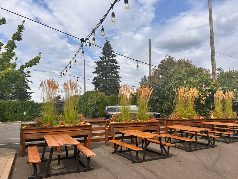 4703 NE Fremont St, Portland, OR for lease - Building Photo - Image 3 of 10