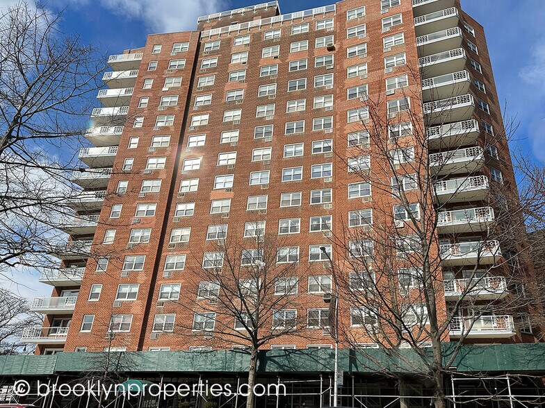 10 Plaza St E, Brooklyn, NY for sale - Building Photo - Image 1 of 1