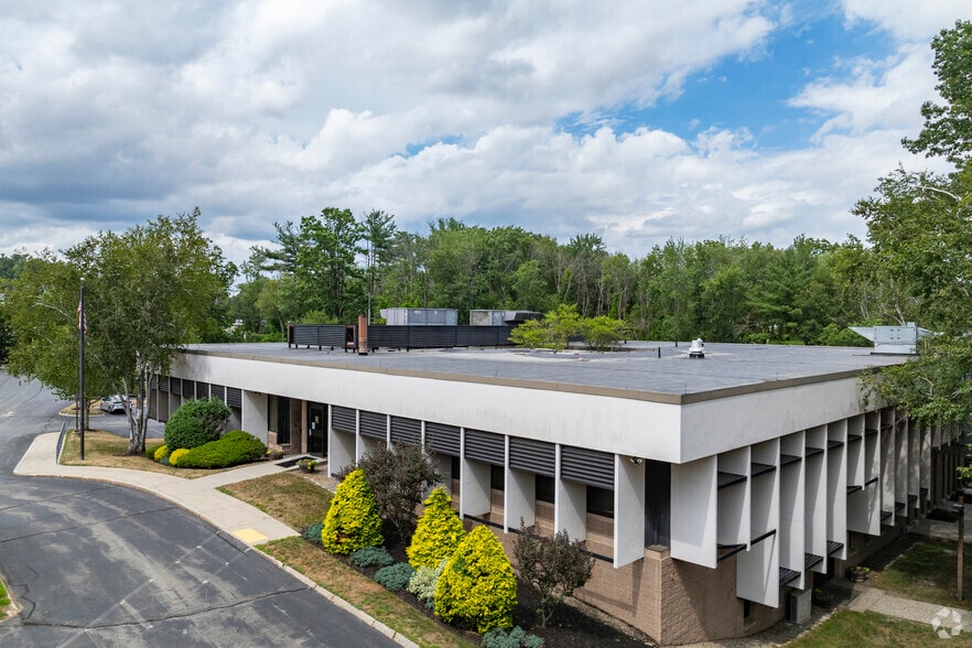 6 Manor Pky, Salem, NH for lease - Building Photo - Image 2 of 5